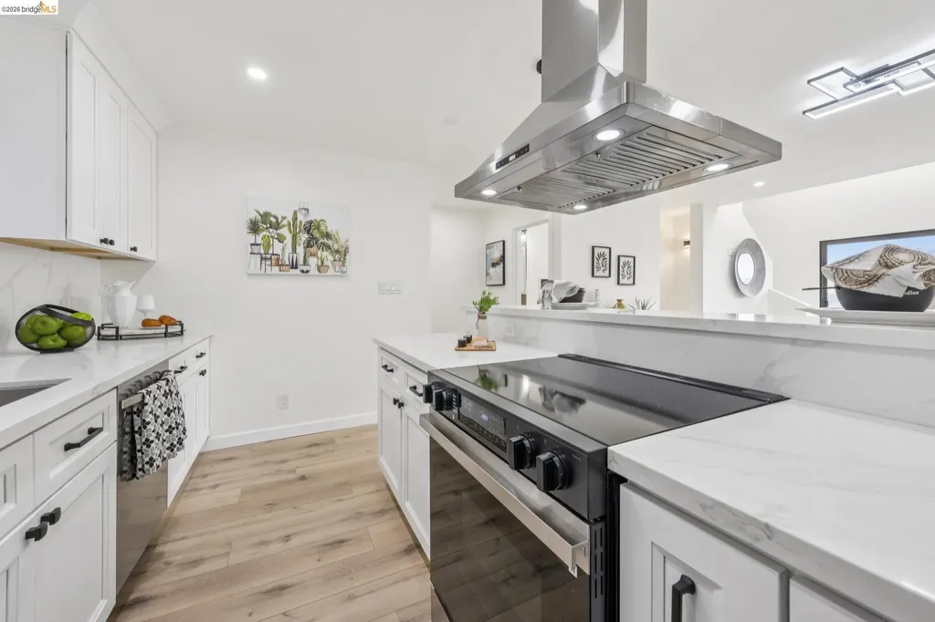 7 Embarcadero West Oakland CA 94607
