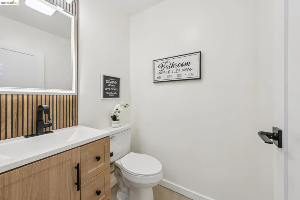 7 Embarcadero West Oakland CA 94607