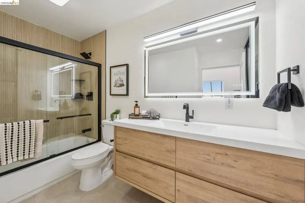 7 Embarcadero West Oakland CA 94607