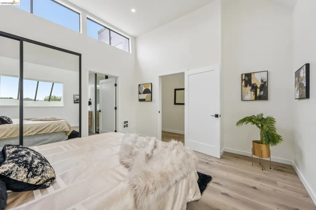 7 Embarcadero West Oakland CA 94607