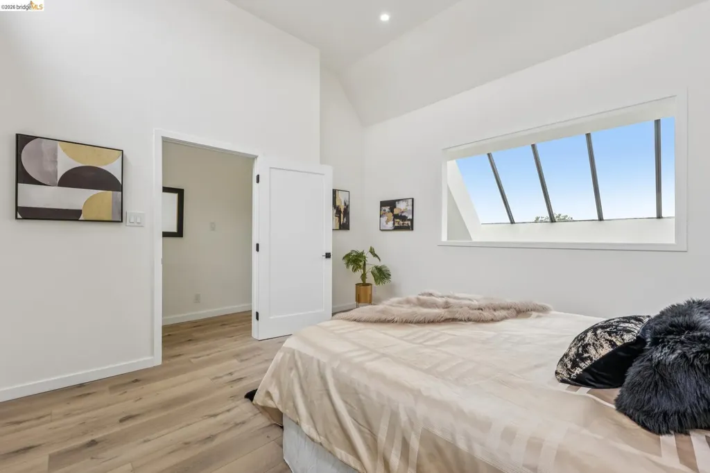 7 Embarcadero West Oakland CA 94607
