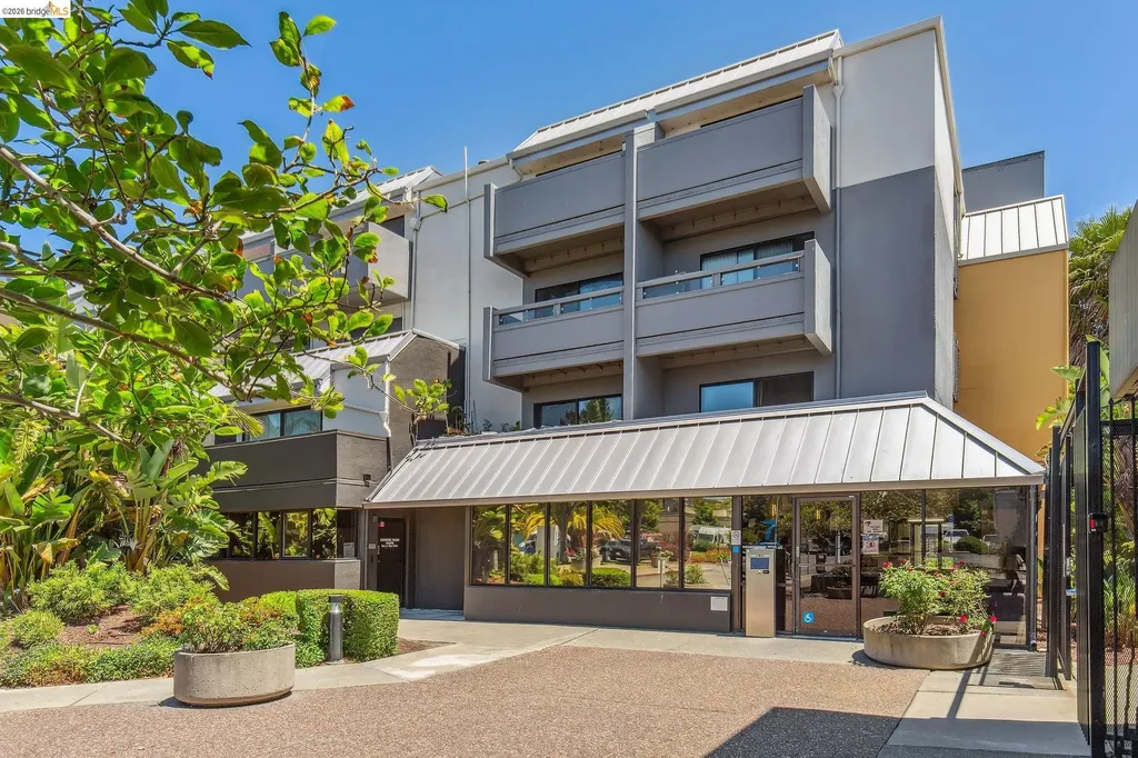 7 Embarcadero West Oakland CA 94607