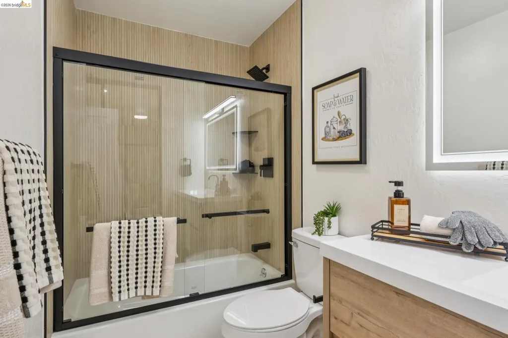 7 Embarcadero West Oakland CA 94607