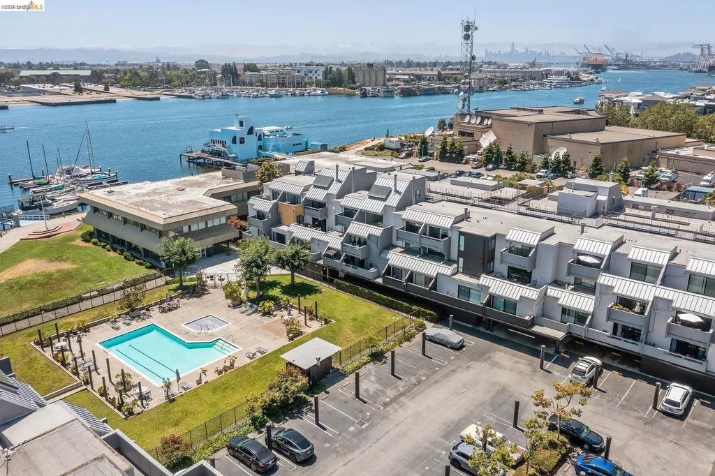 7 Embarcadero West Oakland CA 94607