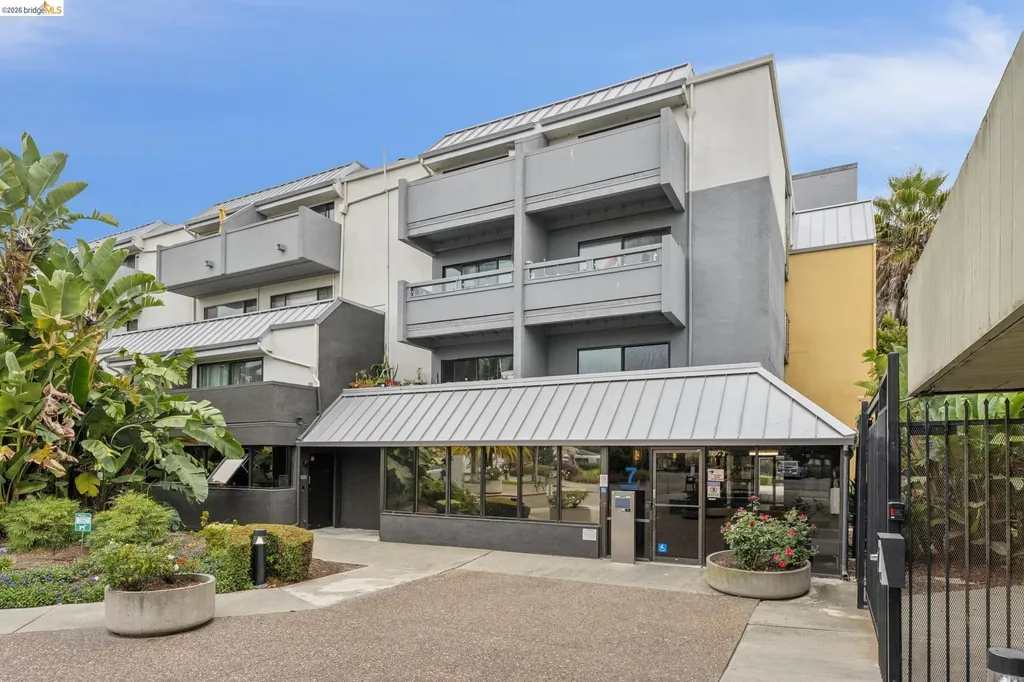 7 Embarcadero West Oakland CA 94607