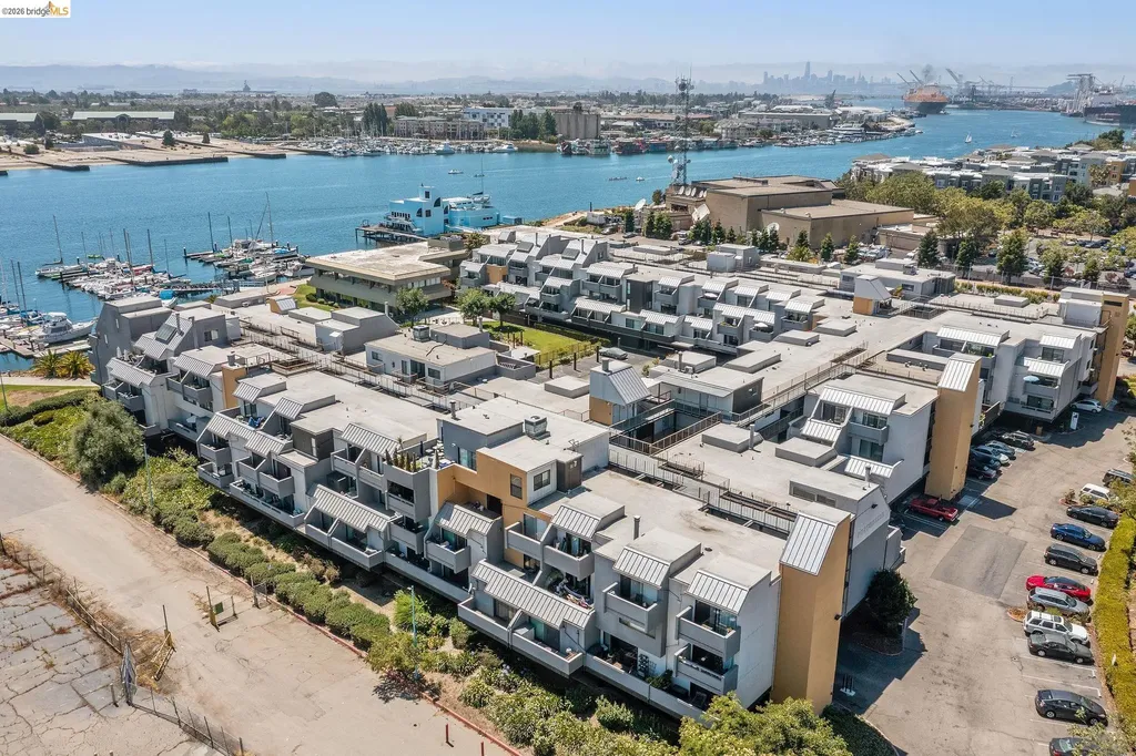 7 Embarcadero West Oakland CA 94607