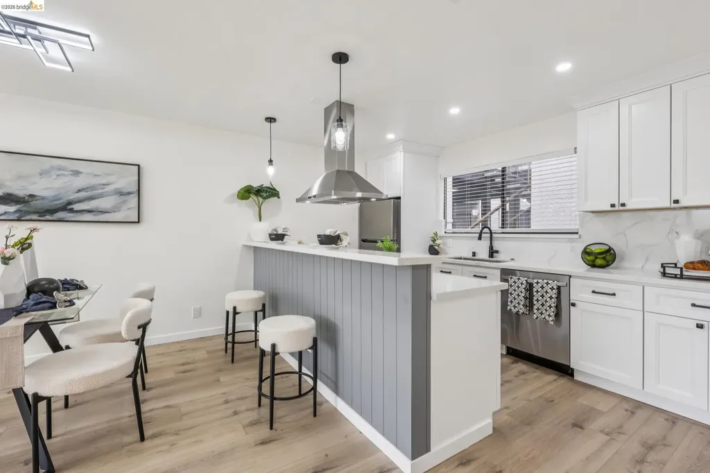 7 Embarcadero West Oakland CA 94607