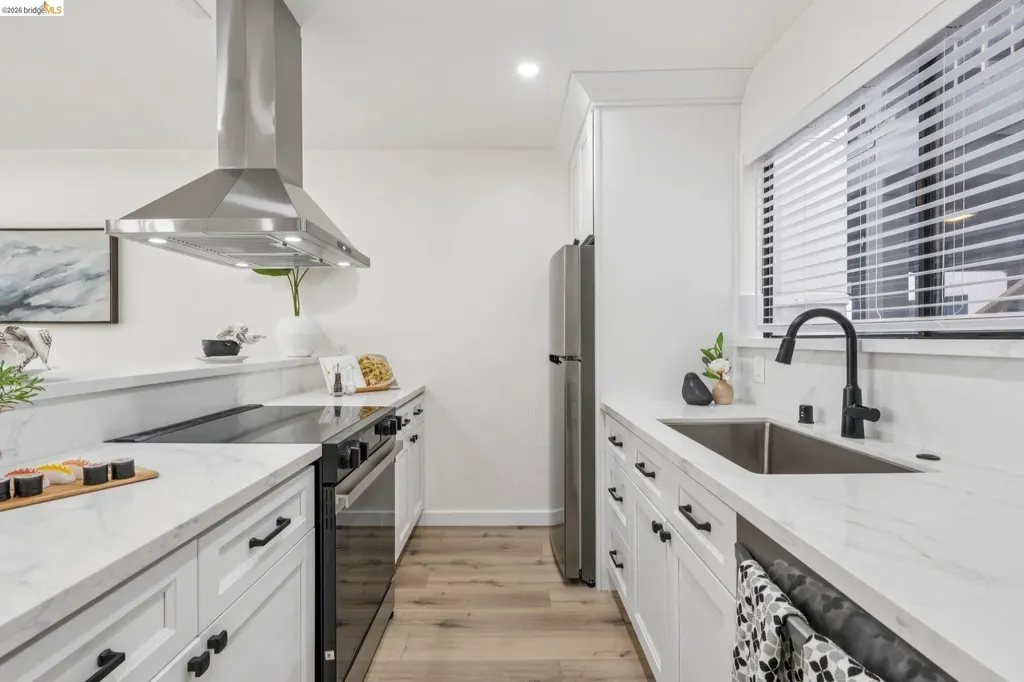 7 Embarcadero West Oakland CA 94607