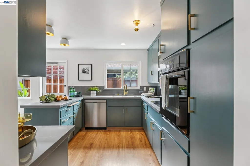 3280 Adams Street Alameda CA 94501
