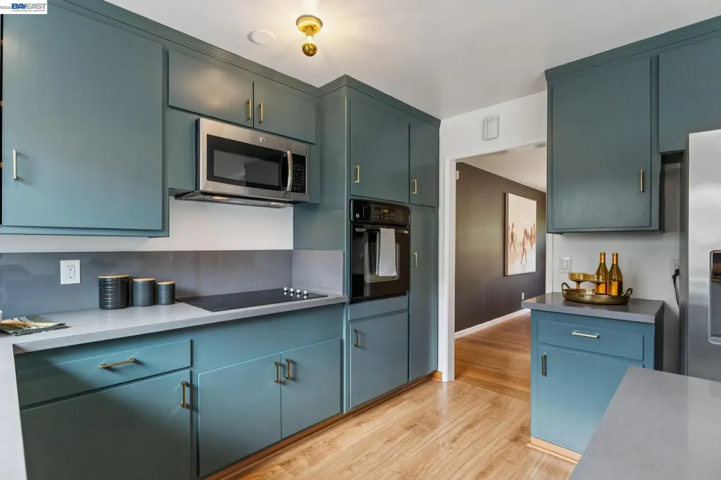 3280 Adams Street Alameda CA 94501