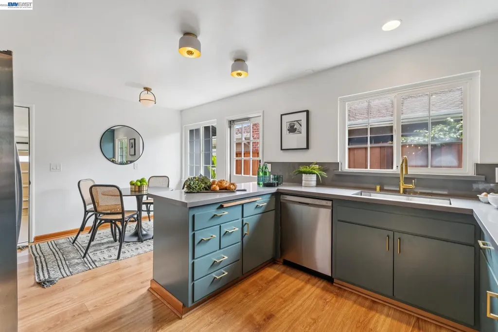 3280 Adams Street Alameda CA 94501