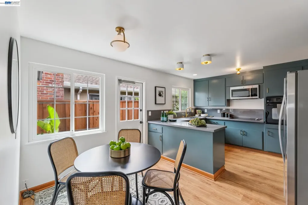 3280 Adams Street Alameda CA 94501