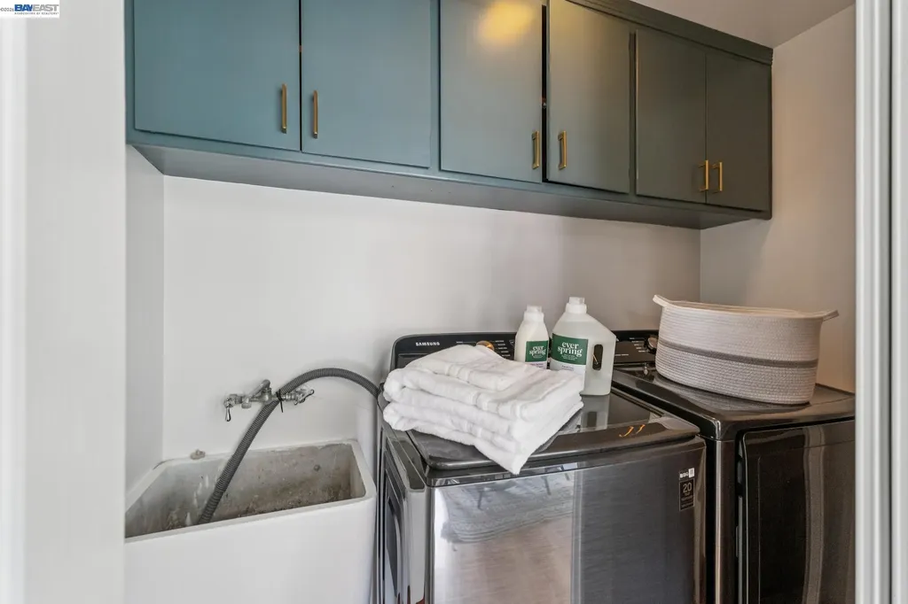 3280 Adams Street Alameda CA 94501