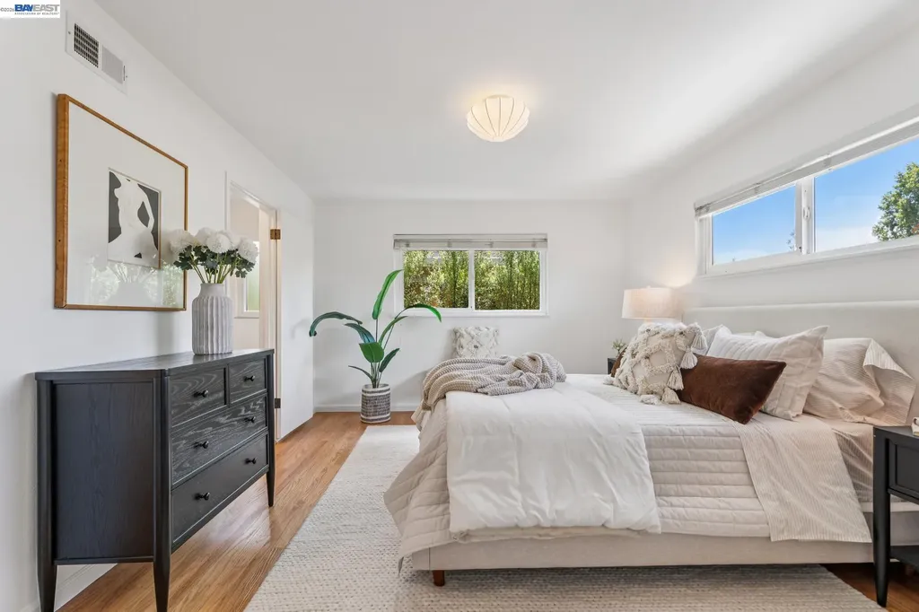 3280 Adams Street Alameda CA 94501