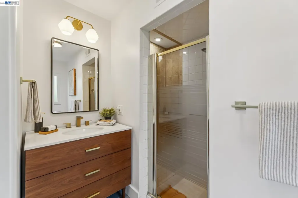 3280 Adams Street Alameda CA 94501