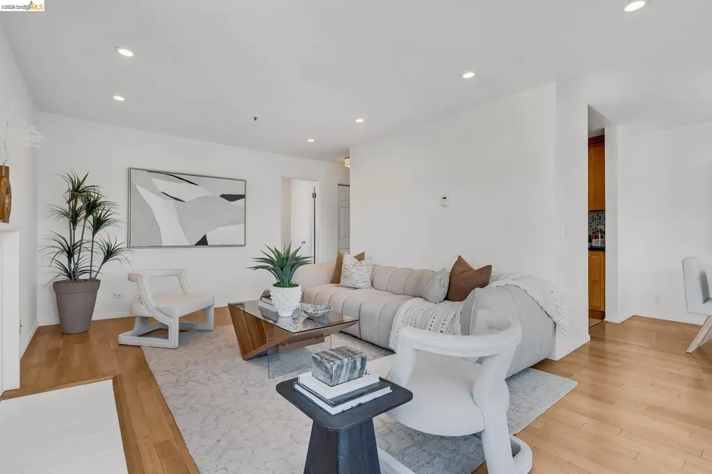 322 Hanover Avenue Oakland CA 94606