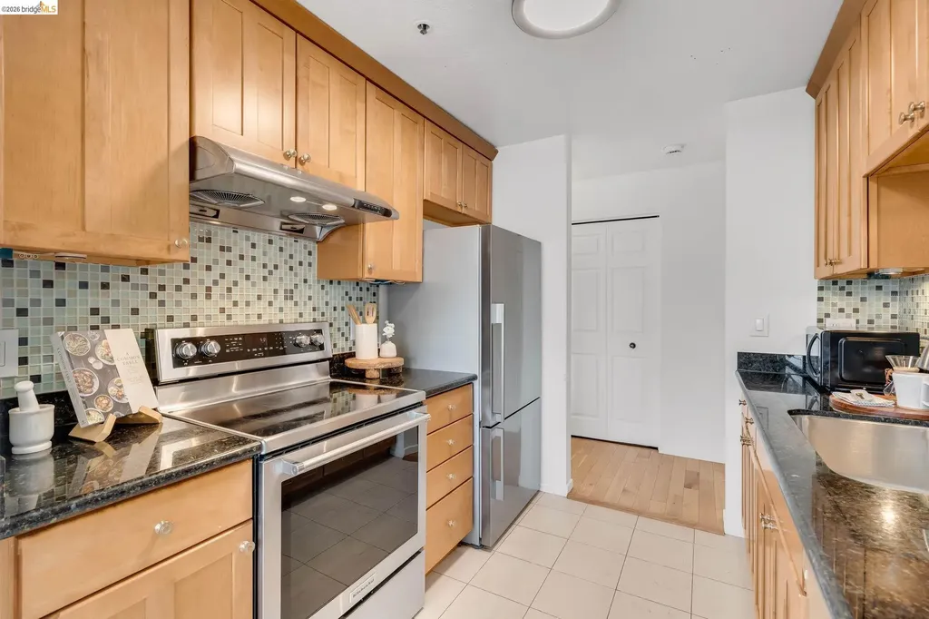 322 Hanover Avenue Oakland CA 94606