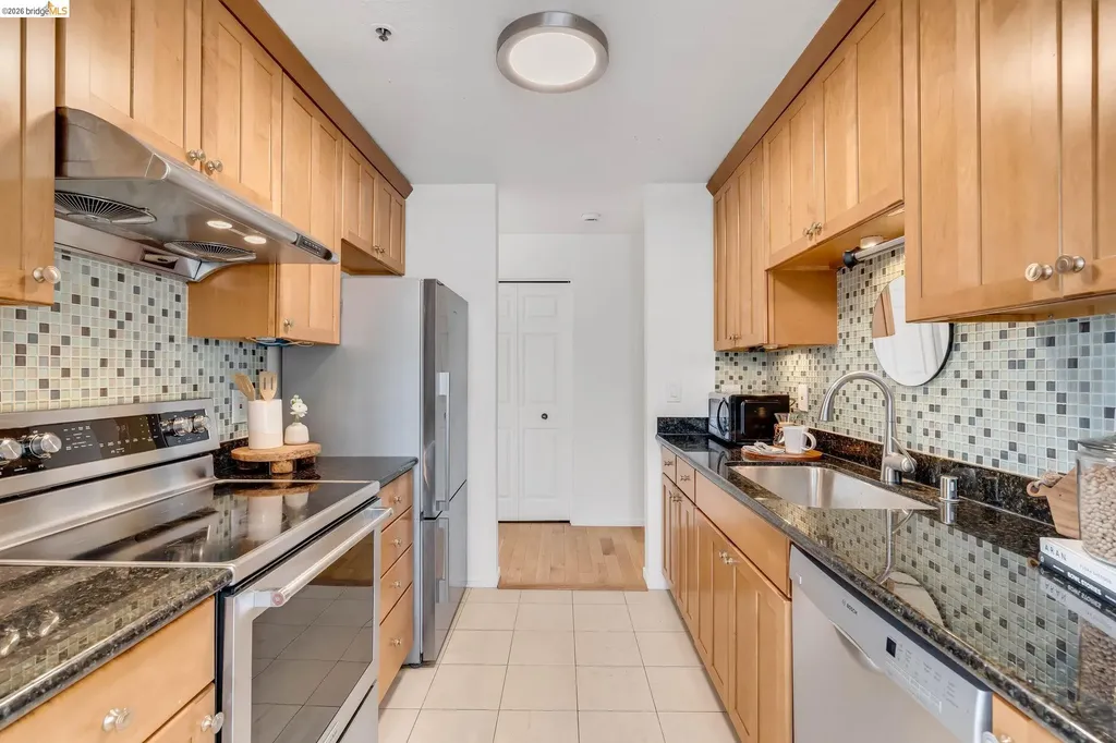 322 Hanover Avenue Oakland CA 94606