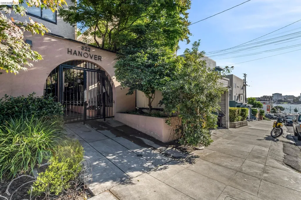 322 Hanover Avenue Oakland CA 94606