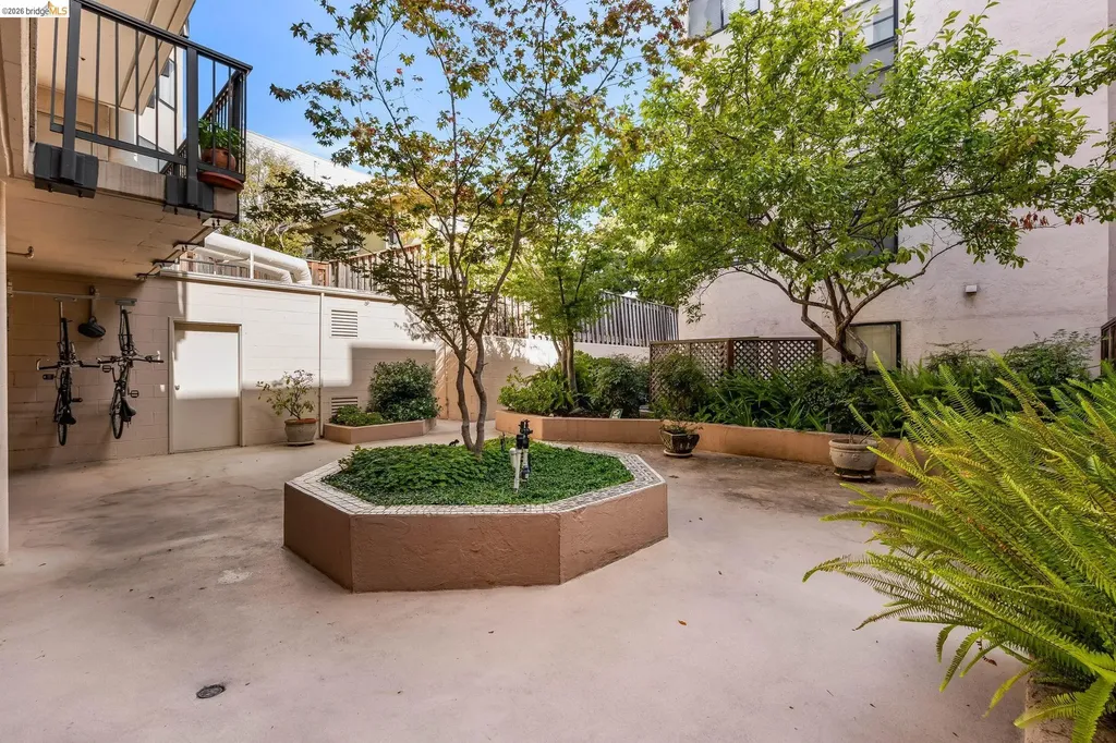 322 Hanover Avenue Oakland CA 94606