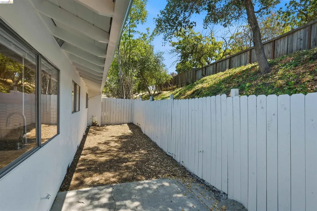 1072 View Drive Richmond CA 94803