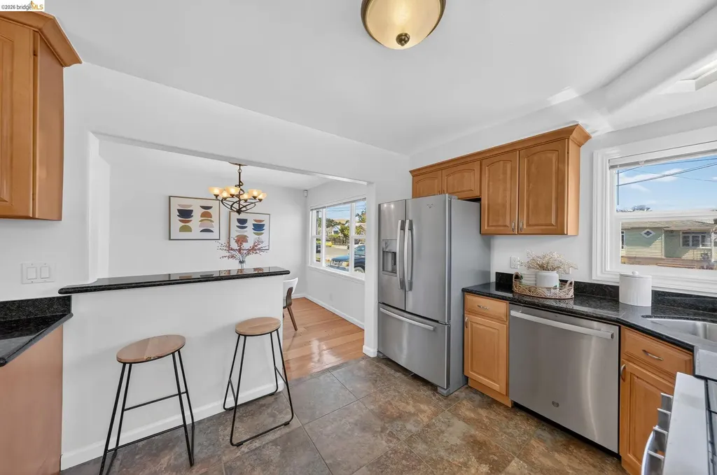 2327 Maywood Avenue Oakland CA 94605