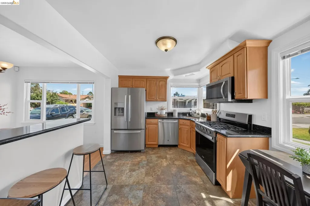 2327 Maywood Avenue Oakland CA 94605