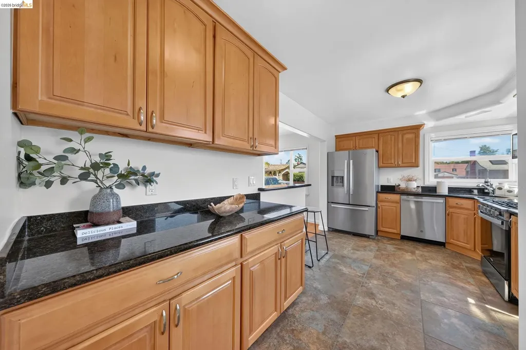 2327 Maywood Avenue Oakland CA 94605