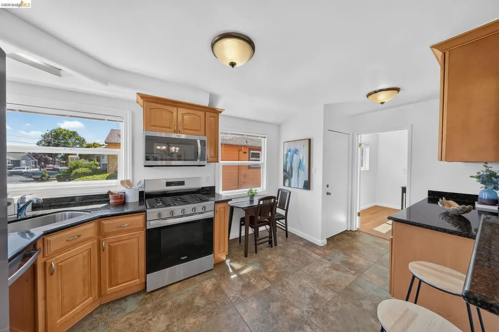 2327 Maywood Avenue Oakland CA 94605