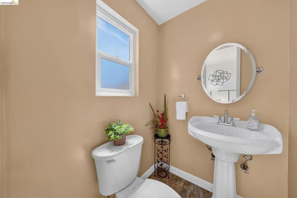 2327 Maywood Avenue Oakland CA 94605