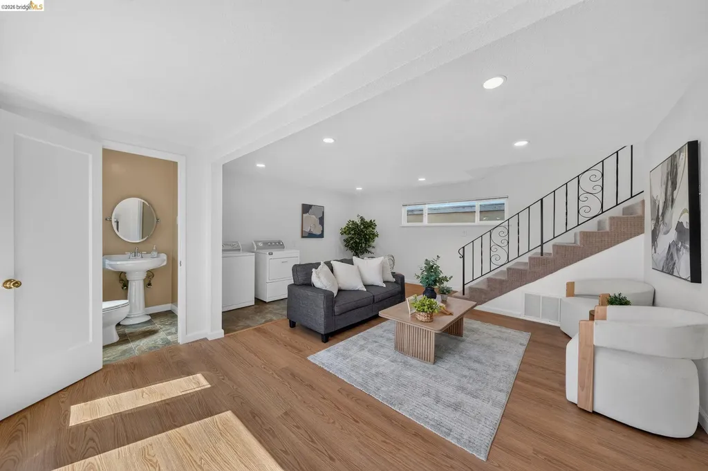2327 Maywood Avenue Oakland CA 94605