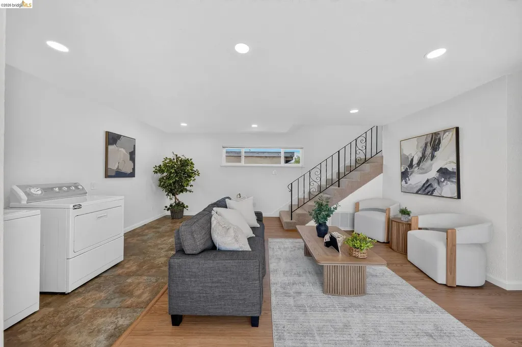 2327 Maywood Avenue Oakland CA 94605