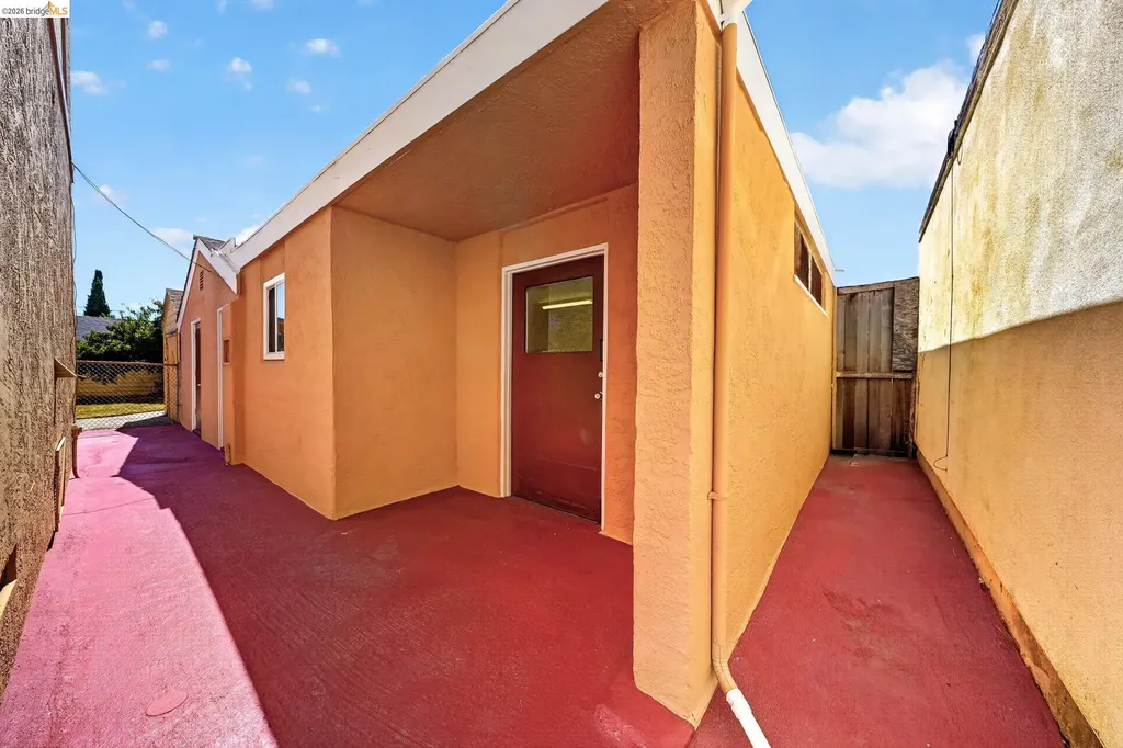 2327 Maywood Avenue Oakland CA 94605
