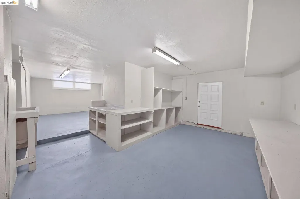 2327 Maywood Avenue Oakland CA 94605