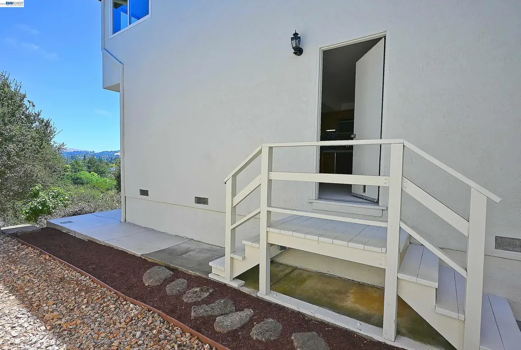 21714 Shadyspring Road Castro Valley CA 94546