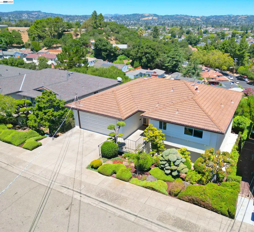 21714 Shadyspring Road Castro Valley CA 94546