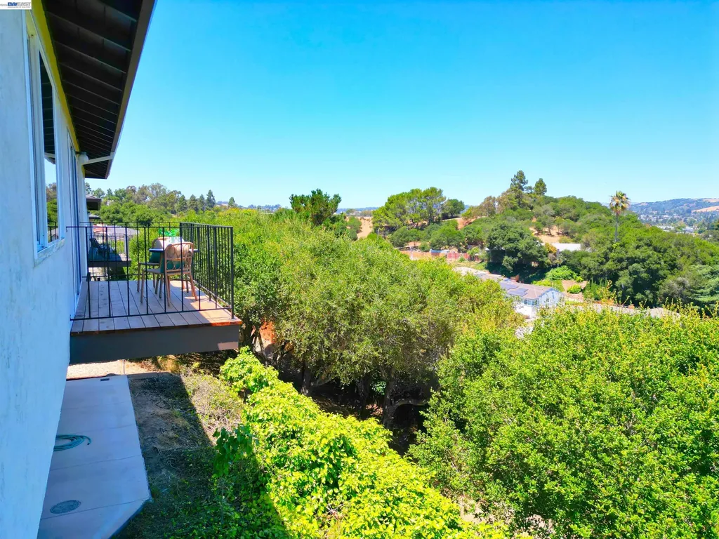 21714 Shadyspring Road Castro Valley CA 94546