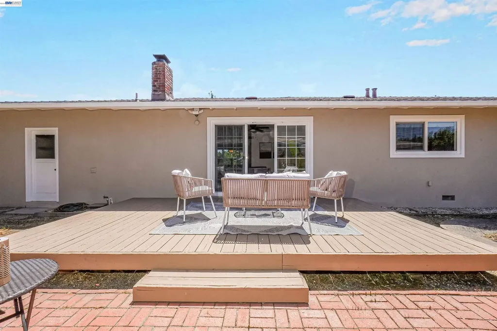 2053 Trafalgar Avenue Hayward CA 94545