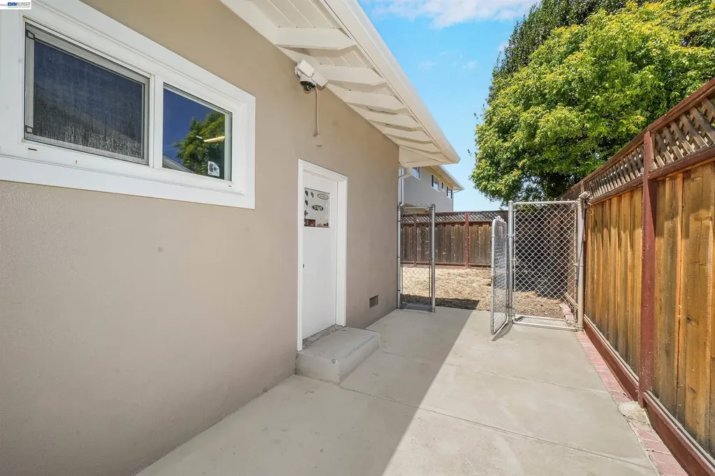 2053 Trafalgar Avenue Hayward CA 94545