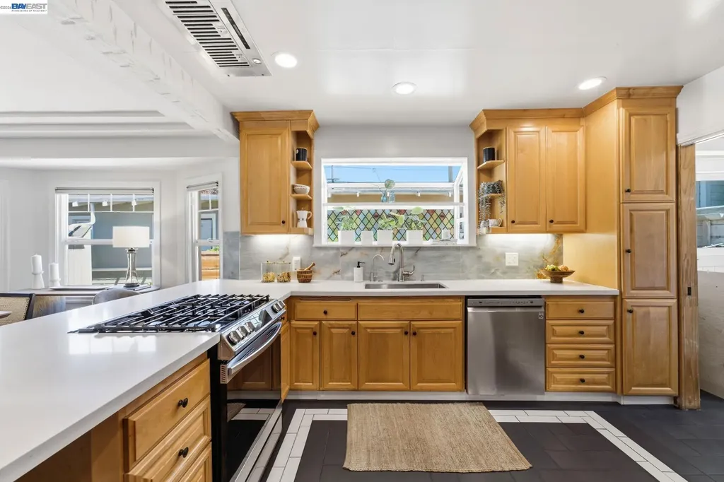 1730 Lincoln Avenue Alameda CA 94501