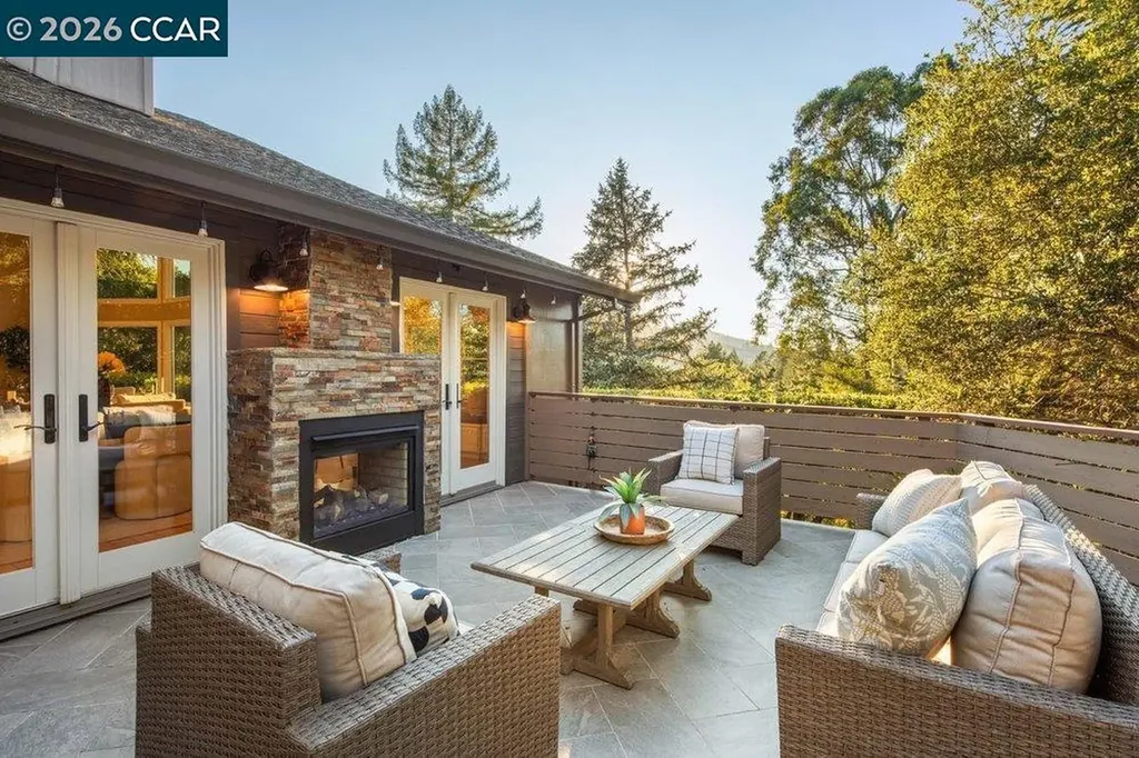 200 Longview Terrace Orinda CA 94563