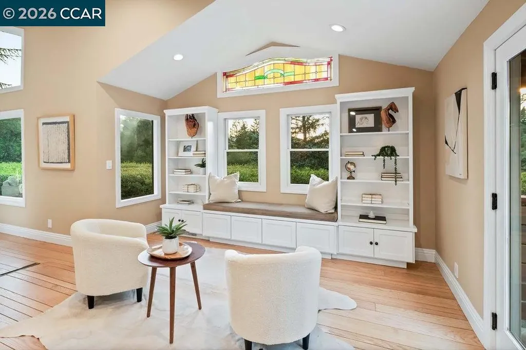 200 Longview Terrace Orinda CA 94563