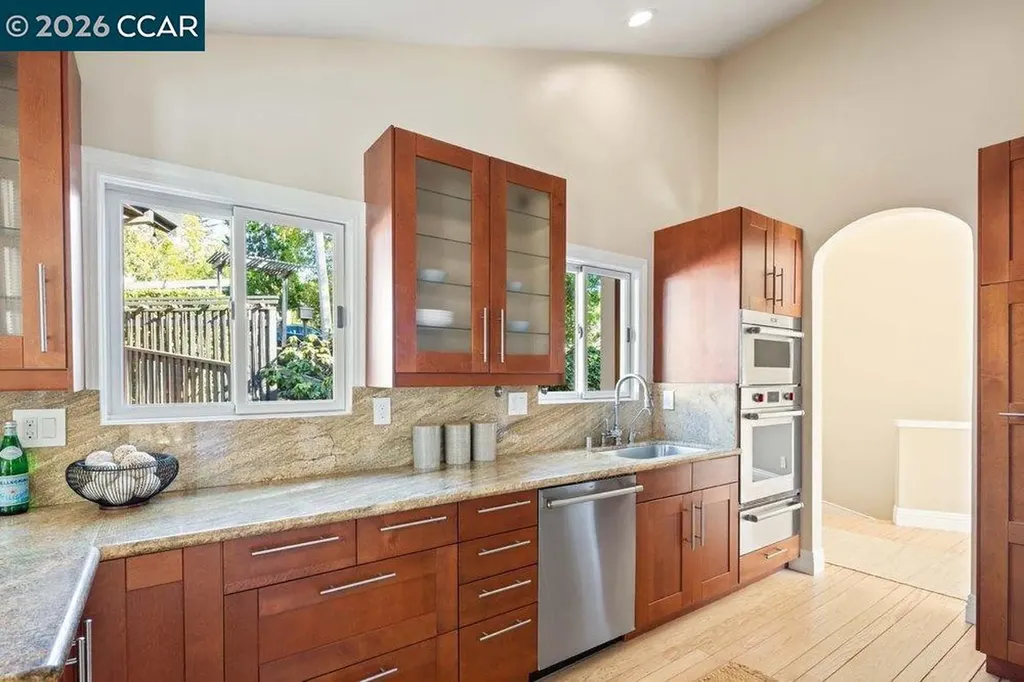 200 Longview Terrace Orinda CA 94563