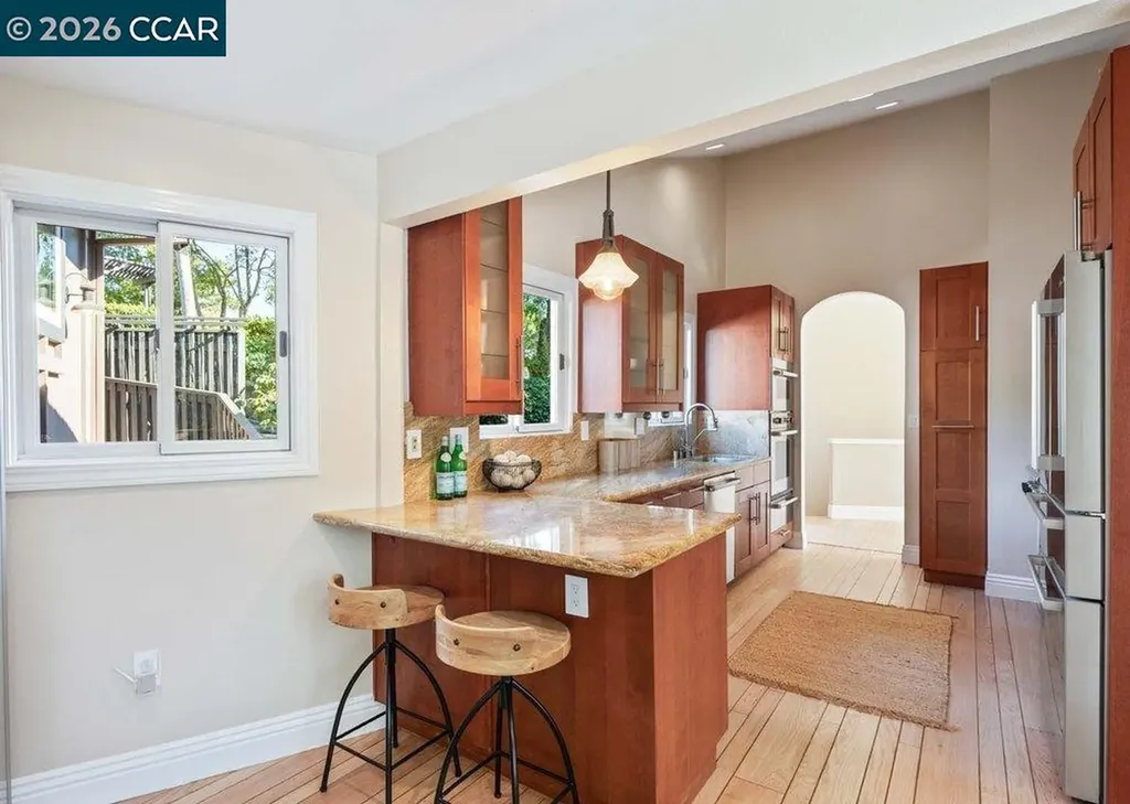 200 Longview Terrace Orinda CA 94563
