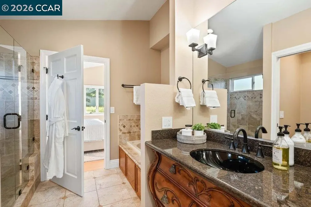 200 Longview Terrace Orinda CA 94563