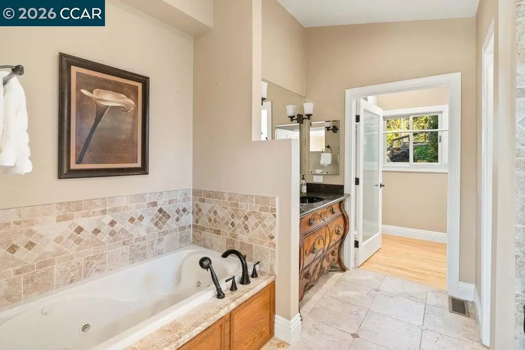 200 Longview Terrace Orinda CA 94563
