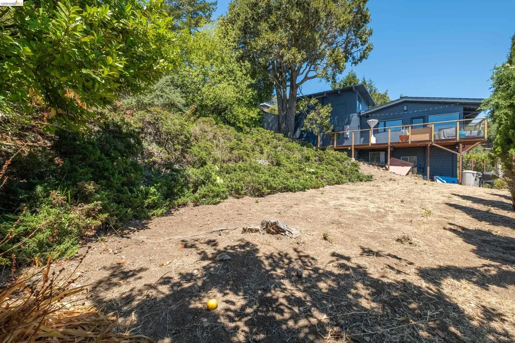 1072 Sterling Avenue Berkeley CA 94708