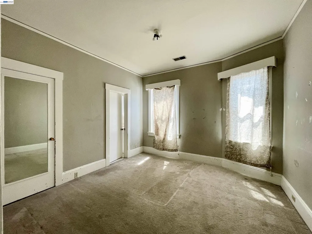 2517 Webb Avenue Alameda CA 94501