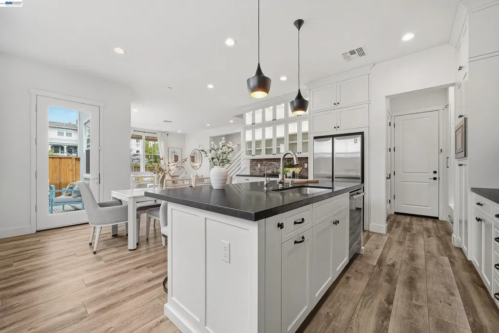 37592 Sea Bank Street Newark CA 94560