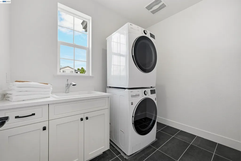 37592 Sea Bank Street Newark CA 94560